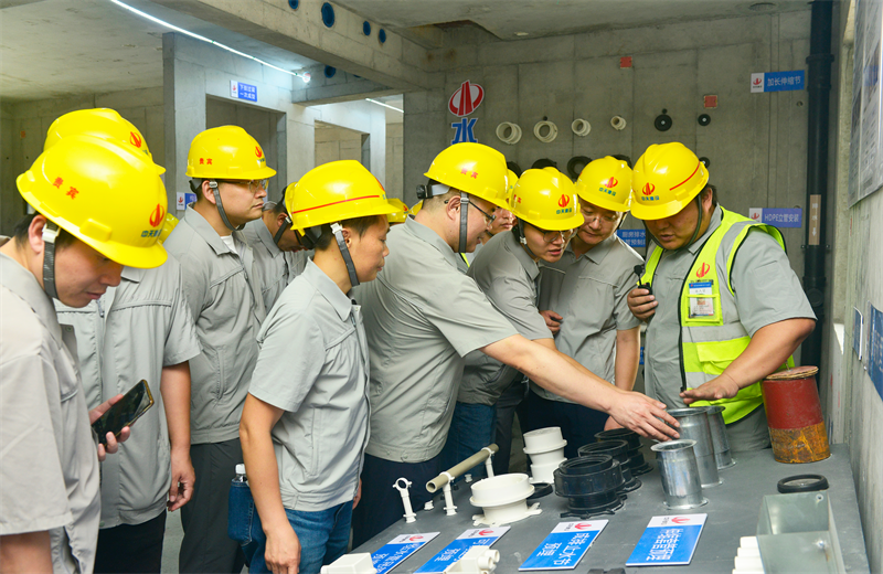 为进一步推进优质客户高效履约，提升交付品质、达成客户满意，2025年6月25日，伟德国际1949建设集团在上海组织召开2025年越秀地产、华润置业客户履约推进会。